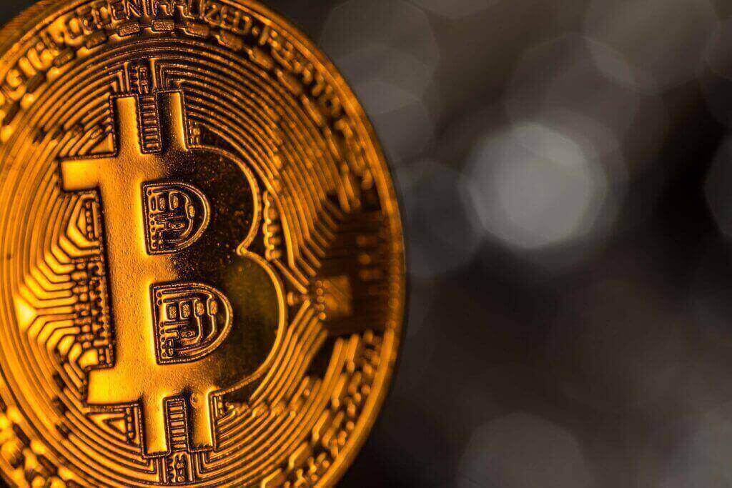 Bitcoin Tăng Cao Kỷ Lục, Chạm Ngưỡng 64.000 USD